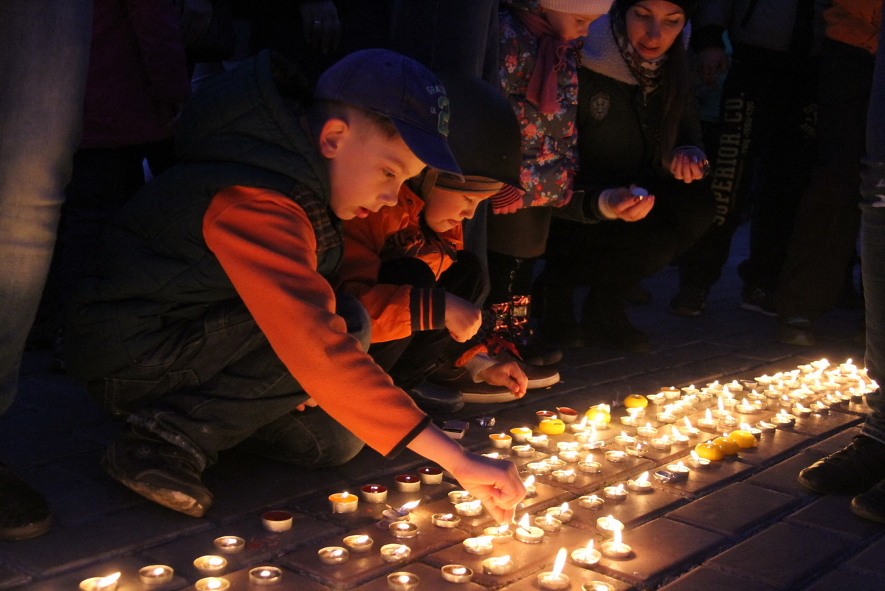 Зажжем свечу в девяноста селах ситцевых платьев