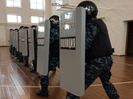 "Должны максимально сдержать толпу". После терактов полицейских учат навыкам спецназа