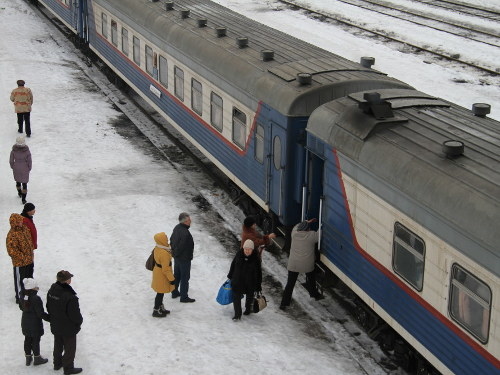 Поезд усть каменогорск алматы. Поезда Усть Каменогорск. Усть-Каменогорск электричка. Поезд Оскемен Нурсултан. Электрички в Каменногорске.