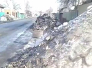 Жители Усть-Каменогорска жалуются на высокий снежный вал после автогрейдера