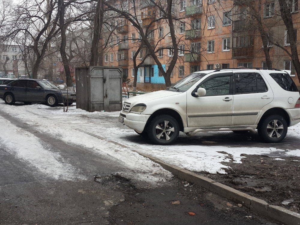 Почему в Усть-Каменогорске всё ещё не решена проблема нехватки парковок?