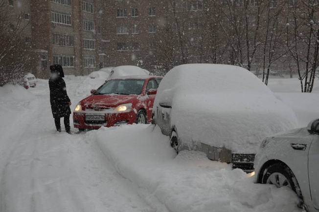 В Усть-Каменогорске снежный коллапс