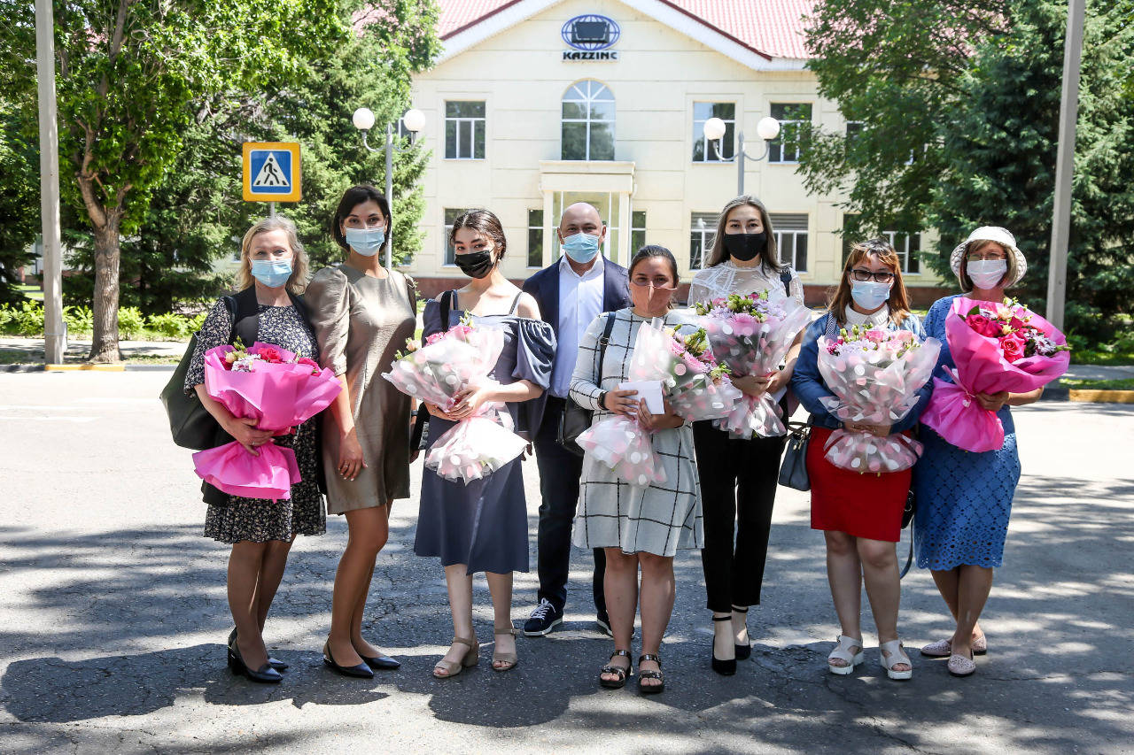 Усть-Каменогорск - Казцинк помогает воспитанникам детского дома учить  английский | YK-news.kz