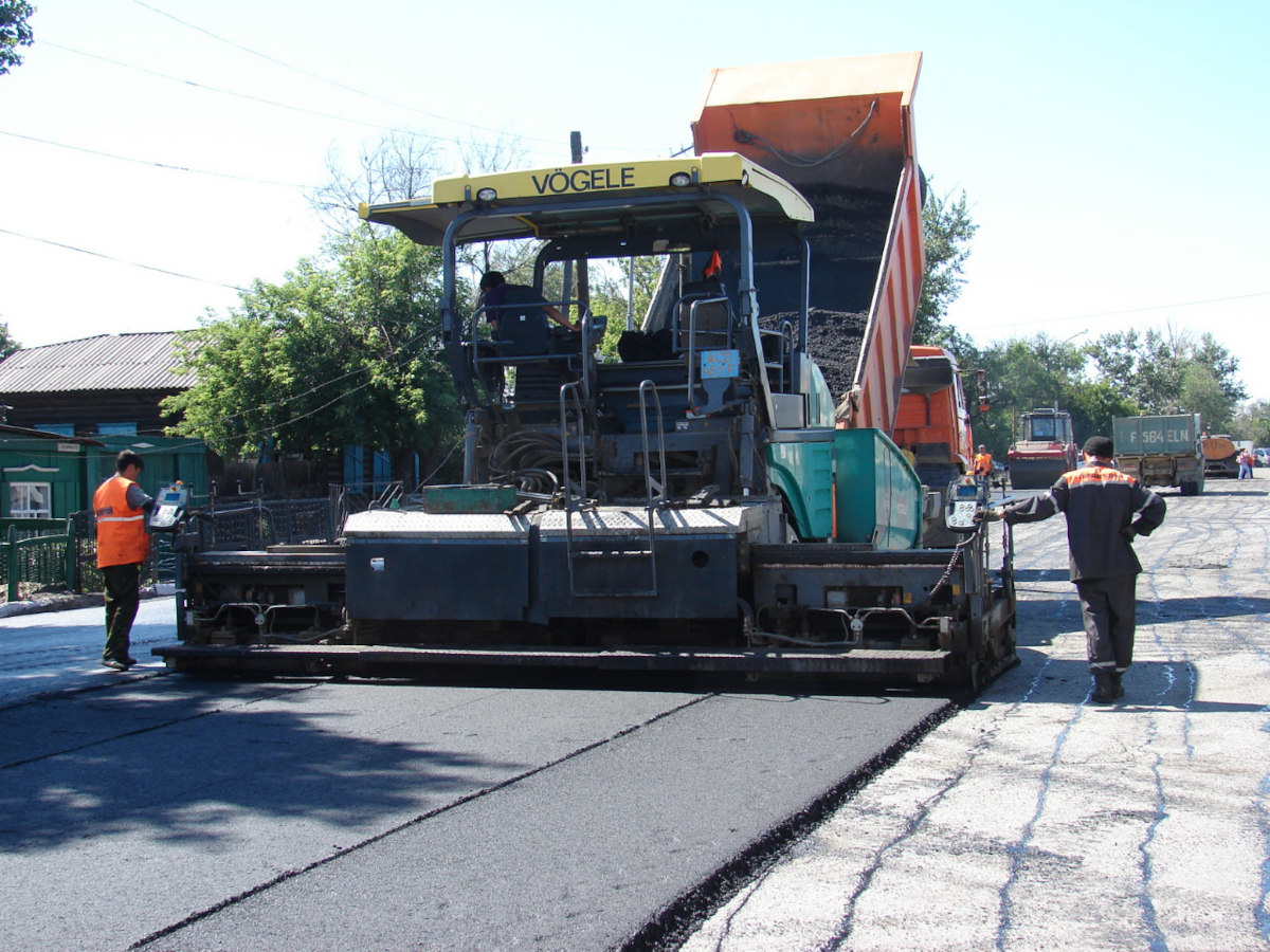 В Усть-Каменогорске на теплый сезон запланирован средний ремонт дорожного покрытия