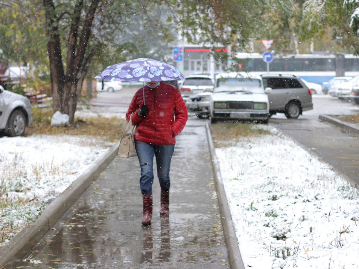 Погода каменогорск. Снег в Усть-Каменогорске сегодня. Снег в октябре. Октябрь первый снег.