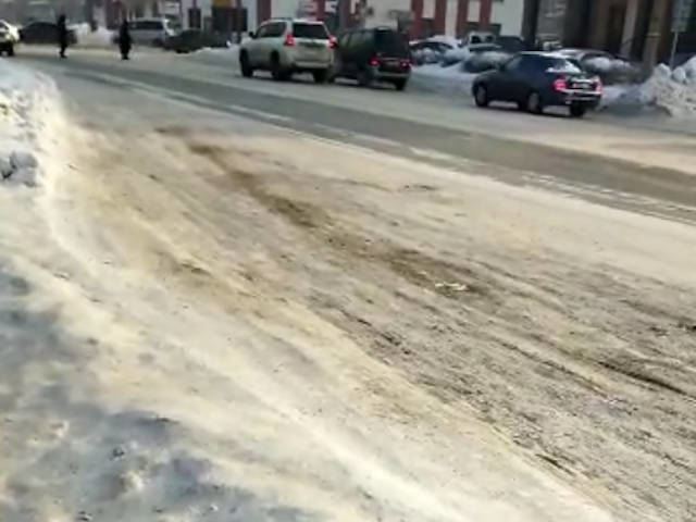 Жители Усть-Каменогорска жалуются на снежные валы на остановках | YK ...