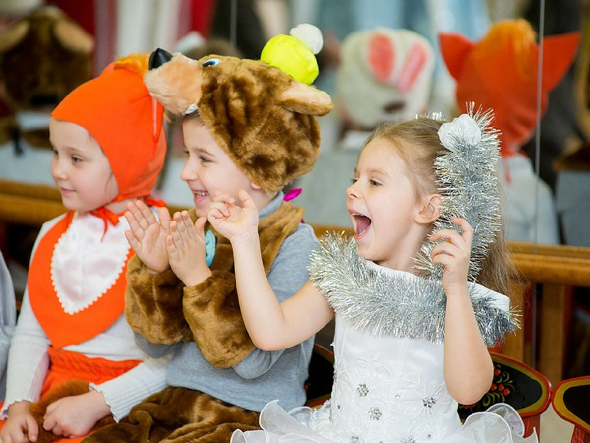 Лисички, фиксики и единороги в топе: Названы самые популярные новогодние костюмы для детей
