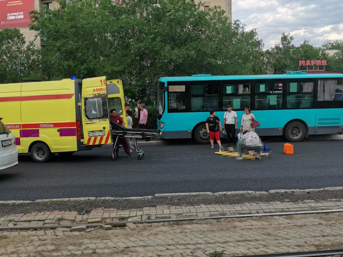 Усть-Каменогорск - Автобус сбил женщину: пострадавшая находится в тяжелом  состоянии | YK-news.kz | YK-news.kz