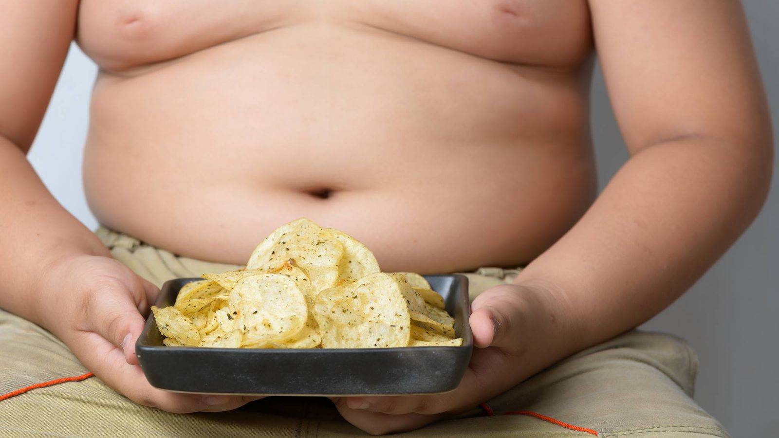 Почему ребенок полный. Ожирение у детей и подростков. Чипсы и ожирение. Подростковое ожирение.