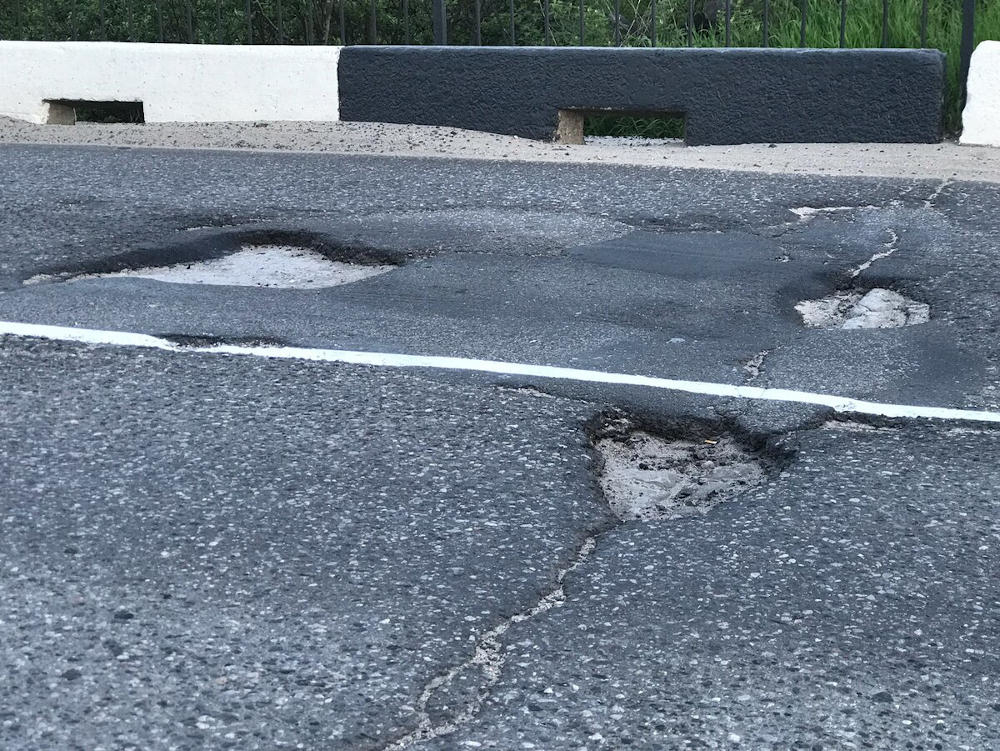 Усть-Каменогорск - Можно ли пересечь одну сплошную для объезда выбоины ...