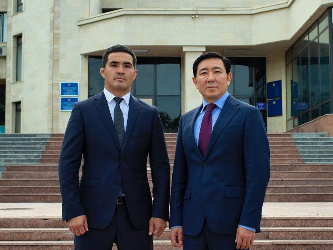 Траннилер ит стилі Порно секс монстр қызды трахает