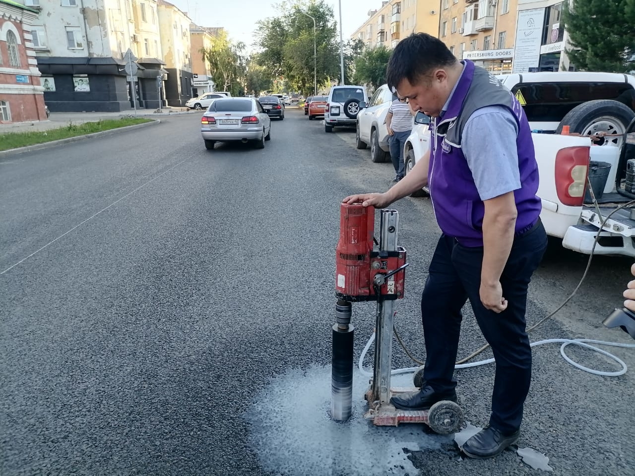 В Усть-Каменогорске ремонт дорог контролируют представители независимой  лаборатории | YK-news.kz