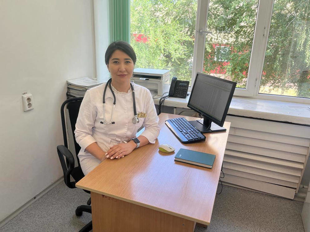 Порно актриса берілді