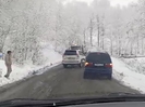В ВКО на Осиновском перевале некоторые машины буксуют в снегу