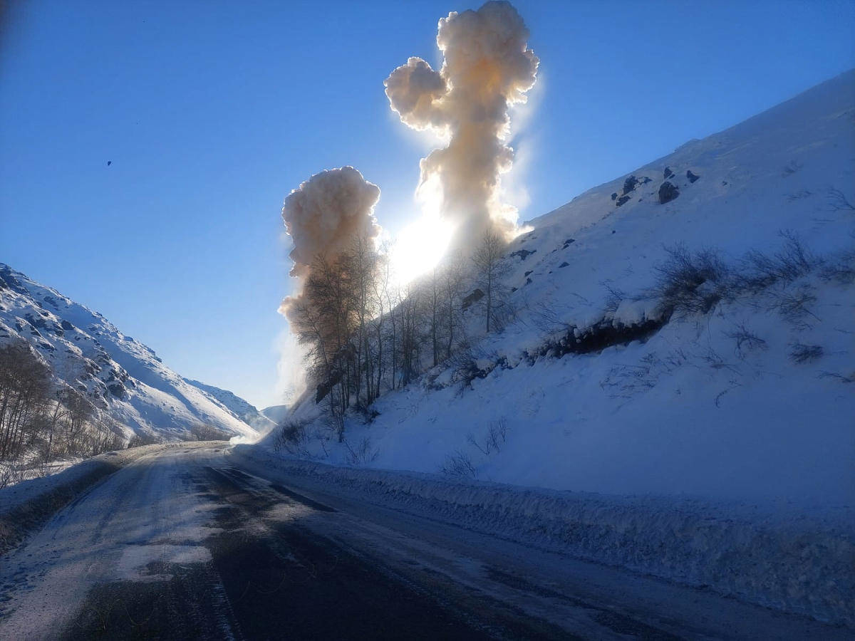 Завтра практически на весь день закроют часть Бухтарминской трассы