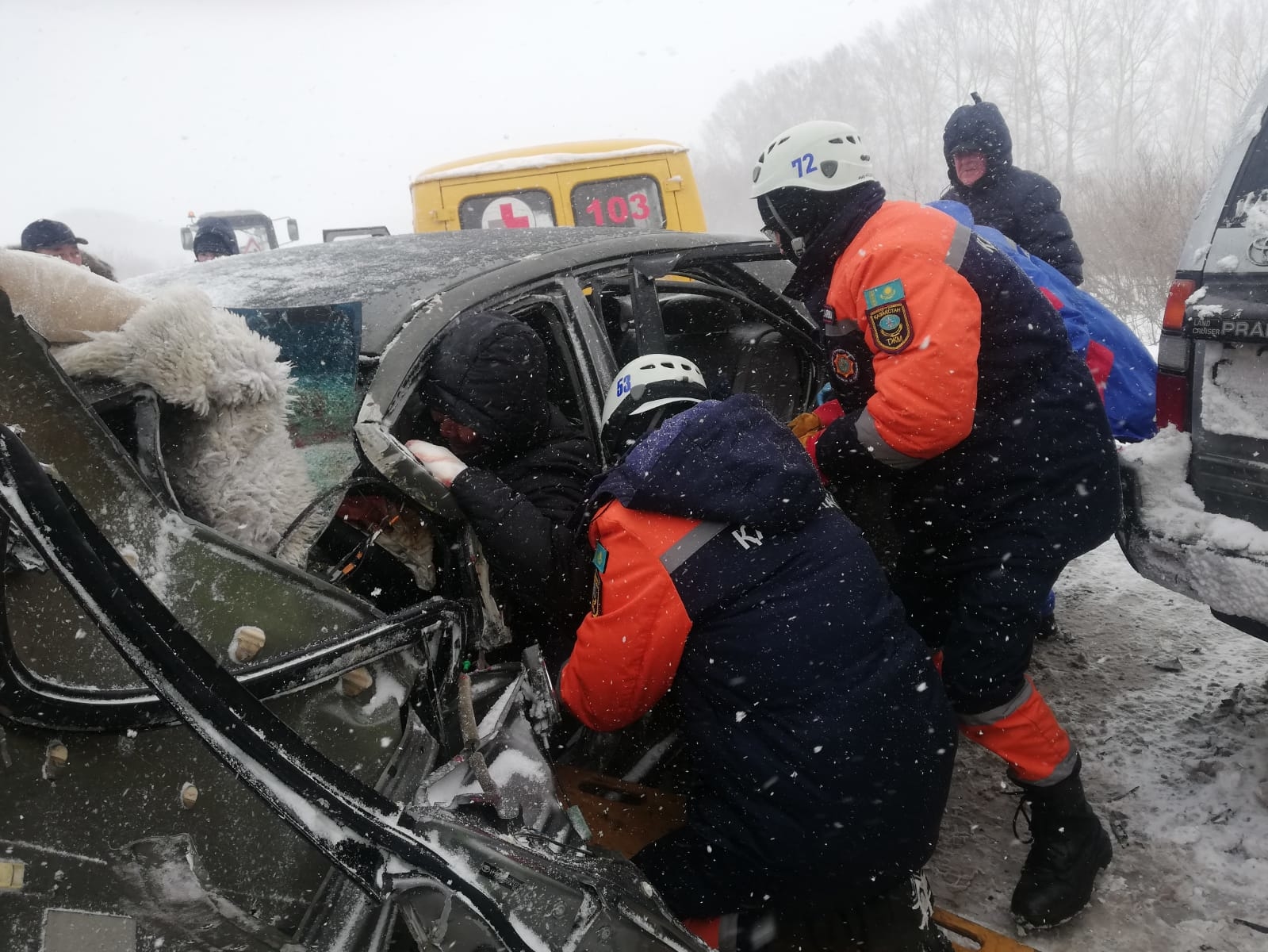 Пострадавшему в ДТП на трассе Усть-Каменогорск – Риддер понадобилась помощь  спасателей | YK-news.kz