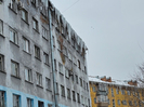 В Усть-Каменогорске наступила пора очистки карнизов от сосулек