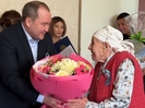Аким Усть-Каменогорка поздравил со 100-летием труженицу тыла