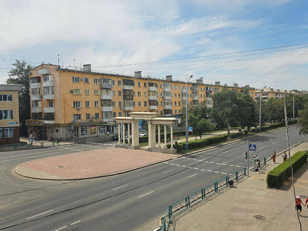 В Усть-Каменогорске водители и пешеходы «делят» дорогу на восстановленном переходе: комментарий полиции