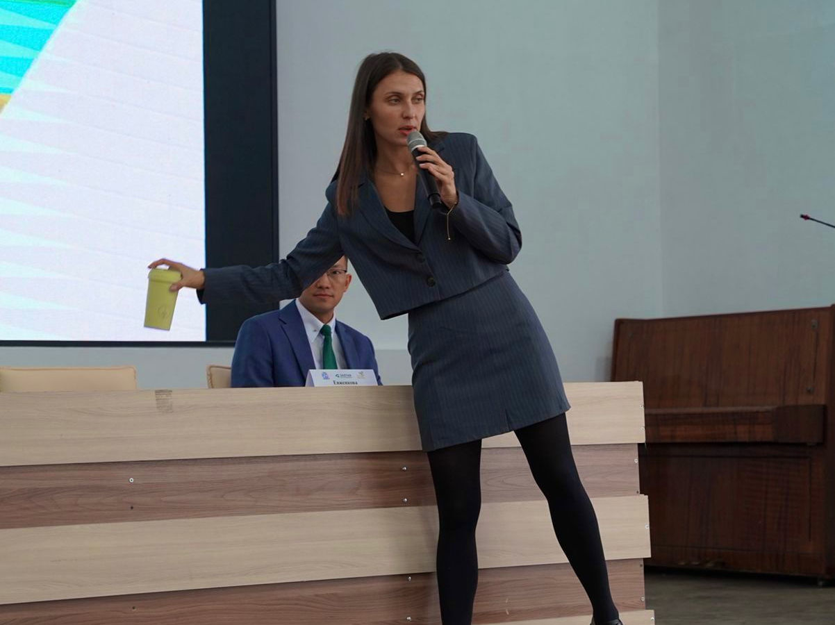 Серіктес бірнеше рет порно түсіреді Жалаңаш глюкоза туралы бейне