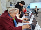В Усть-Каменогорске пенсионеры могут пройти курс «Мой смартфон»