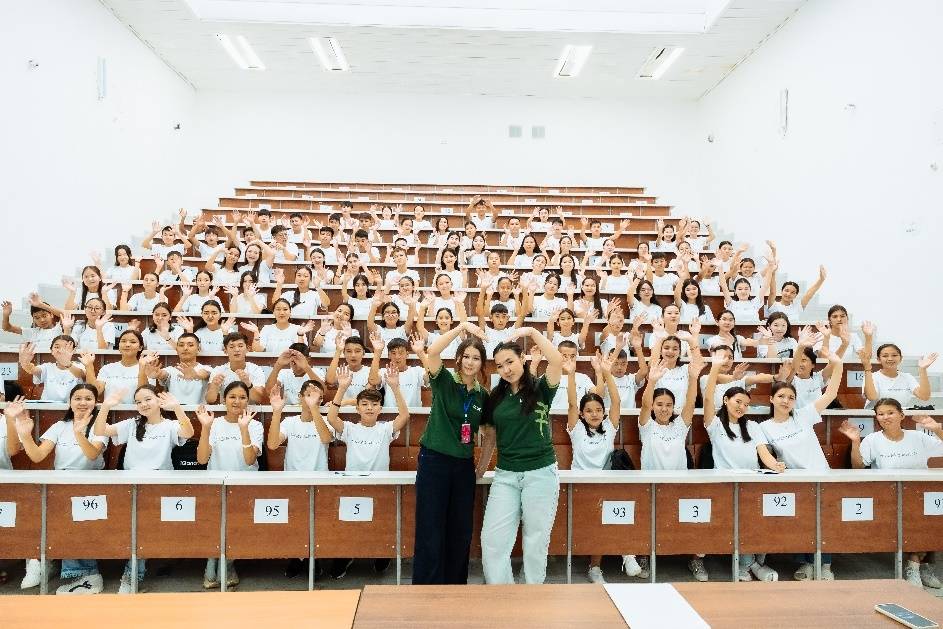 Қазақстанның шалғай ауылдарындағы 64 000 бала әлемнің үздік ЖОО-на түсу мүмкіндігі үшін сайысуда