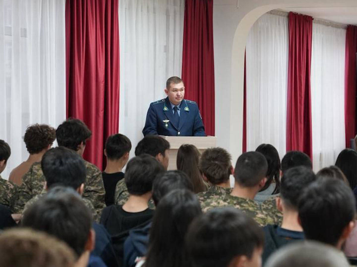 «Заң және жастар»: өмір туралы әңгіме, заң және қателіксіз таңдау