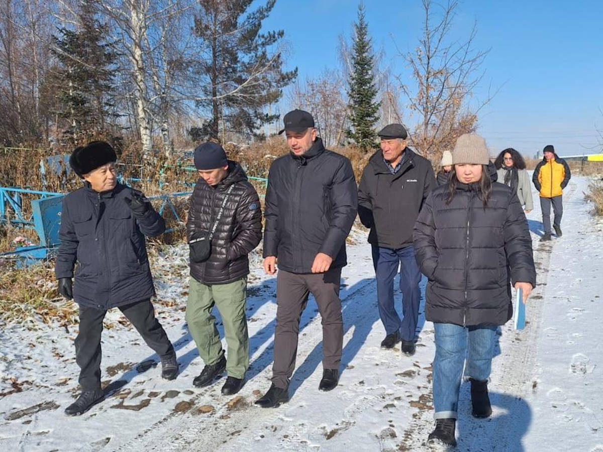 В Усть-Каменогорске депутаты обратили внимание на состояние кладбищ