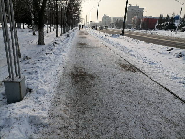 В Усть-Каменогорске соль против гололедицы будут использовать в исключительных случаях