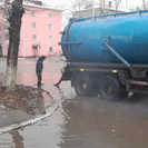 В Усть-Каменогорске откачивают воду на улицах после дождя