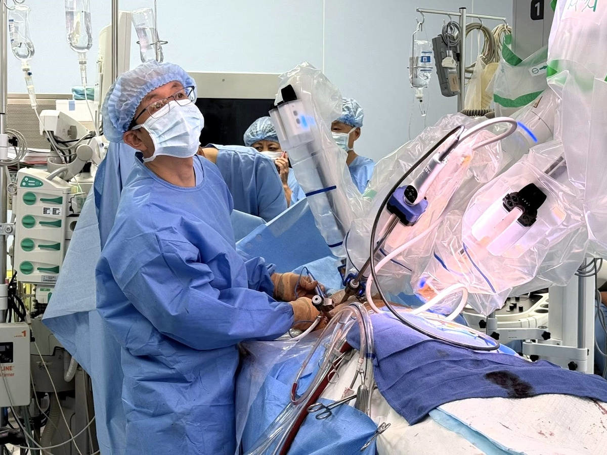 В Казахстане проведена первая роботизированная операция на сердце