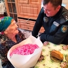 В ВКО участковый инспектор поздравил со 100-летием труженицу тыла
