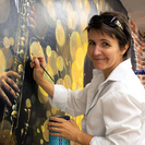 Художница из ВКО расписывает стены в стиле гиперреализма