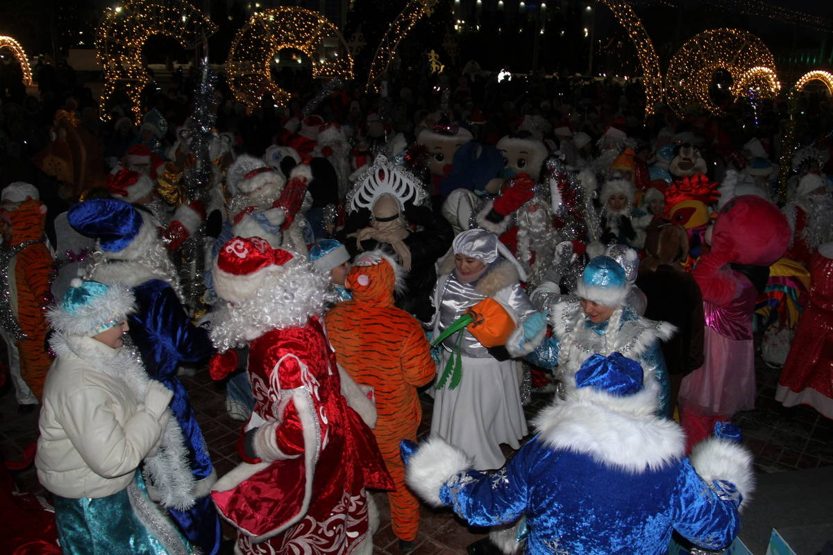 В Усть-Каменогорске депутат призвал не использовать учителей в проведении новогоднего шествия