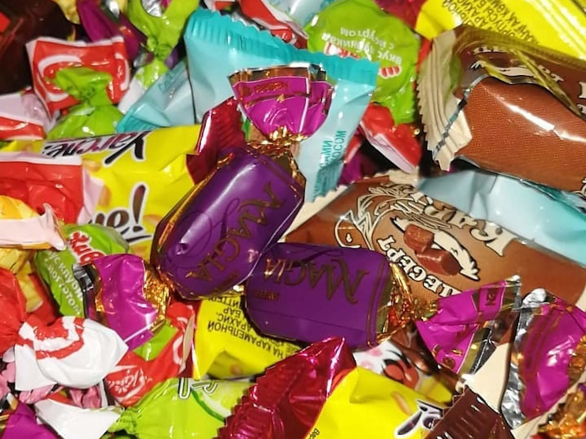 В Усть-Каменогорске собрали 125 килограммов конфет для детей-подопечных волонтёров