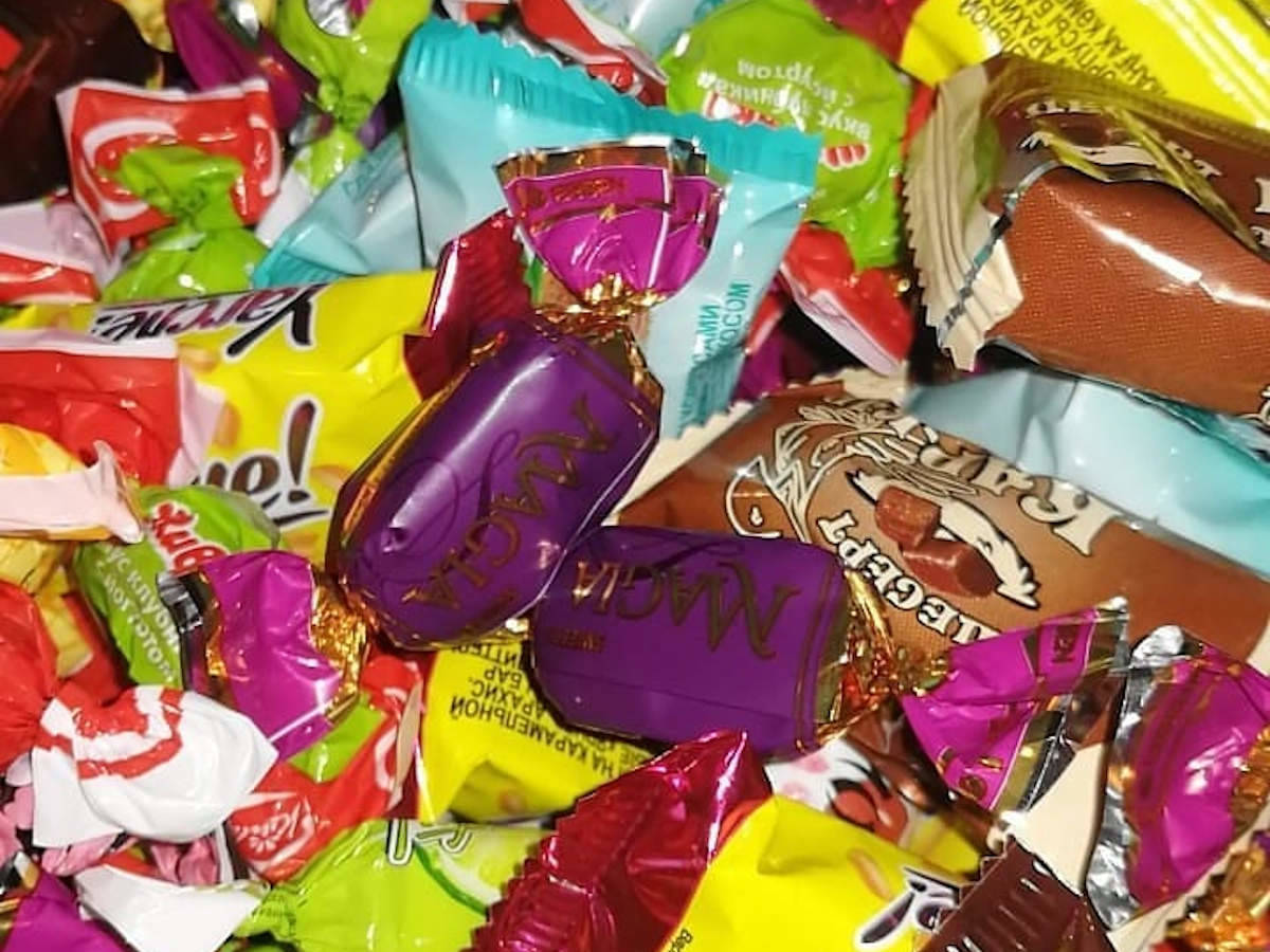 В Усть-Каменогорске собрали 125 килограммов конфет для детей-подопечных волонтёров