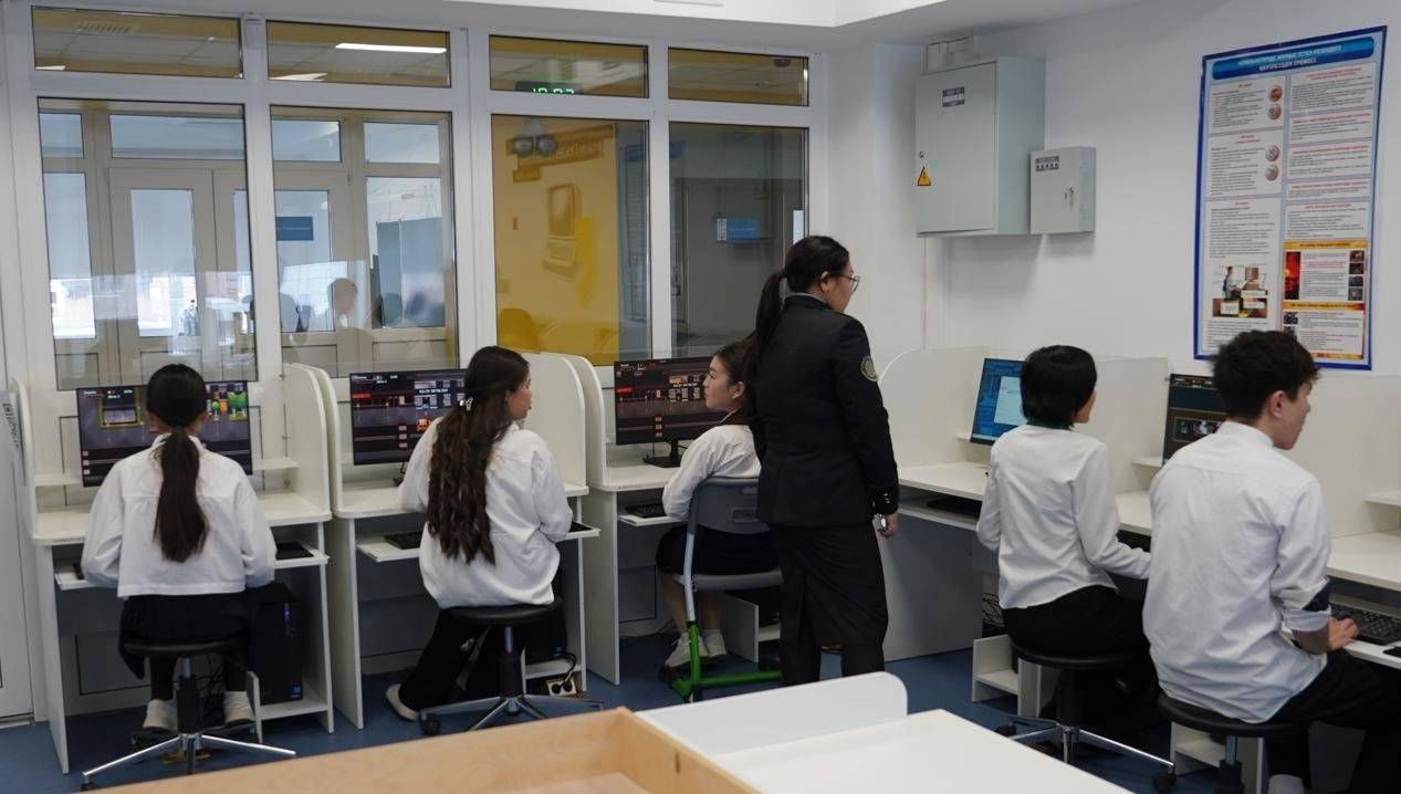 В ВКО продолжается проект «Qarzhy Sagshysy» по повышению финансовой грамотности подростков