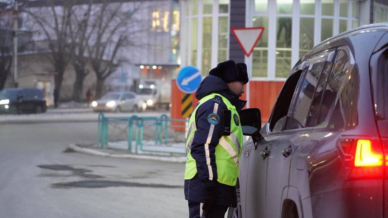В ВКО на дорогах ввели полицейское усиление