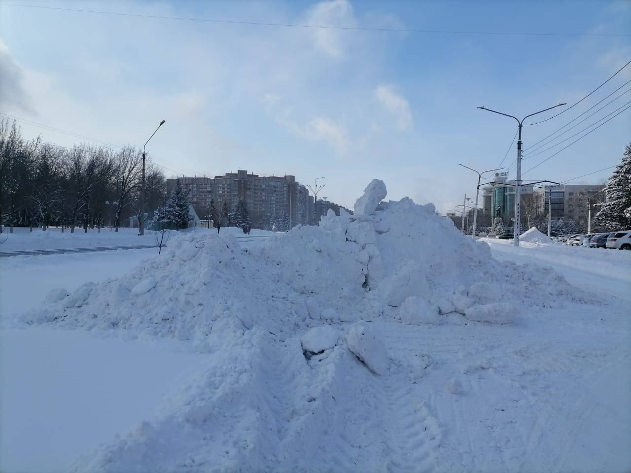 Аким ВКО: площадь перед акиматом не должна очищаться от снега в первую очередь