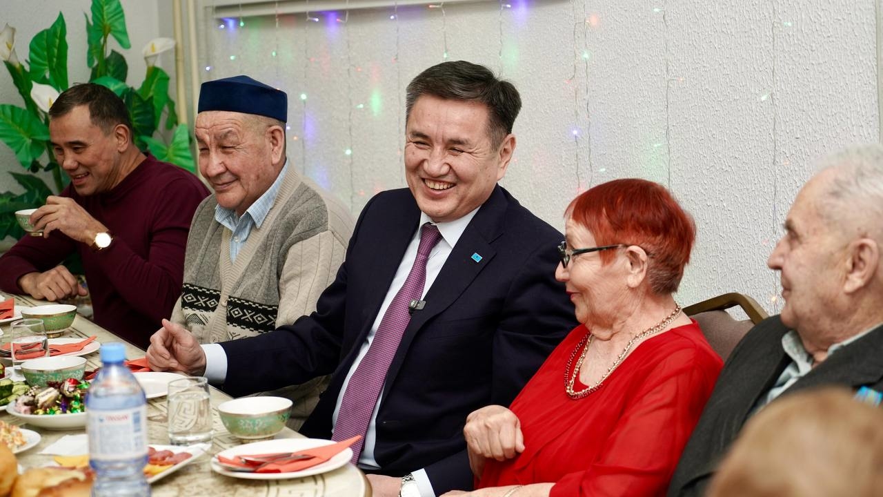 Аким ВКО посетил центр оказания специальных соцуслуг