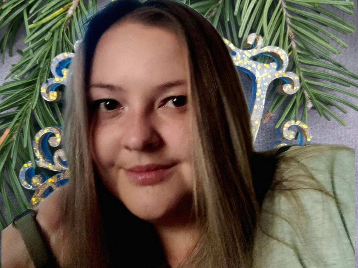 Юрист из ВКО создаёт новогодние игрушки из эпоксидной смолы