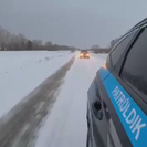 В ВКО полицейские сопроводили колонну из десятков авто