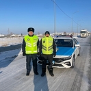 В ВКО полицейские угощали дальнобойщиков кофе