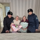 В Усть-Каменогорске полицейские на дому вручили 96-летней пенсионерке удостоверение личности