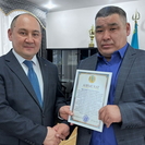 В ВКО учителю, который спас двоих детей из горевшего дома, вручили благодарственное письмо