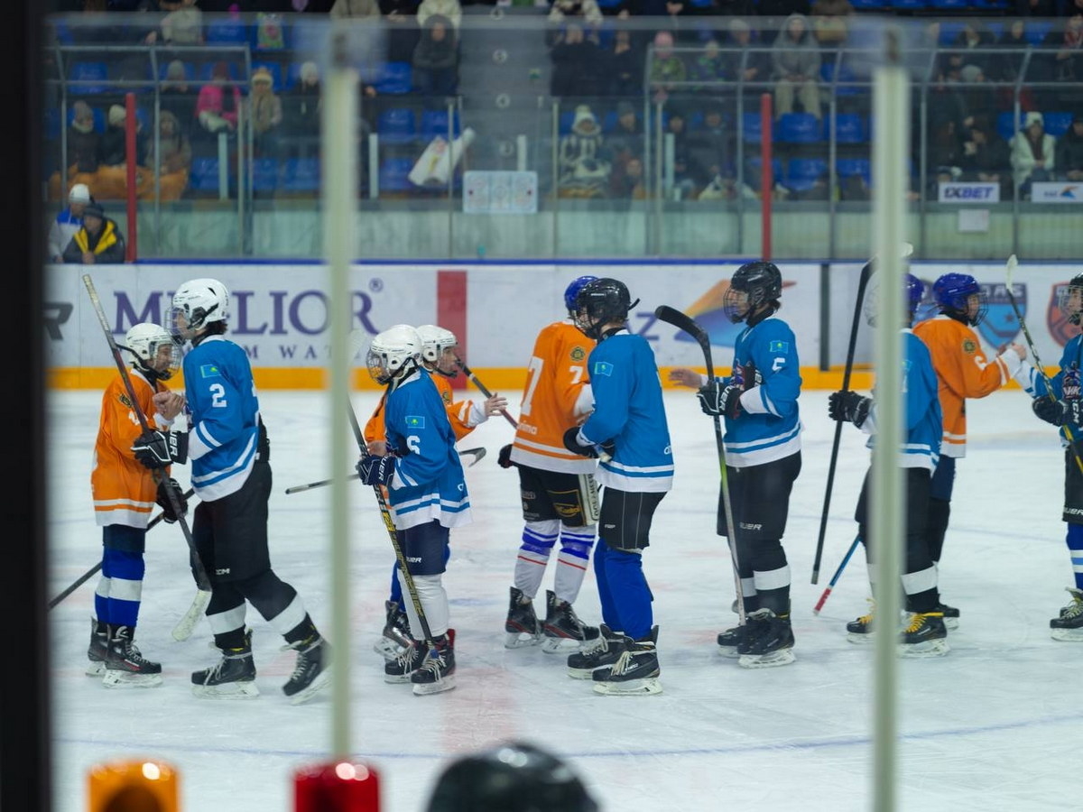 В Усть-Каменогорске подвели итоги молодежного хоккейного турнира