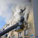 В Усть-Каменогорске из горящей «странной» квартиры вытащили газовый баллон 