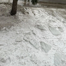 В ВКО в результате падения наледи с крыши пострадала женщина