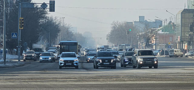 В Усть-Каменогорске в дни с НМУ могут ограничить движение транспорта по принципу «чётный - нечётный»