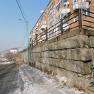 В Усть-Каменогорске наметилось решение проблемы дома, фундамент которого уходит под землю